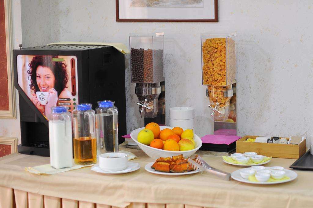 סקופיה Hotel Gold מסעדה תמונה